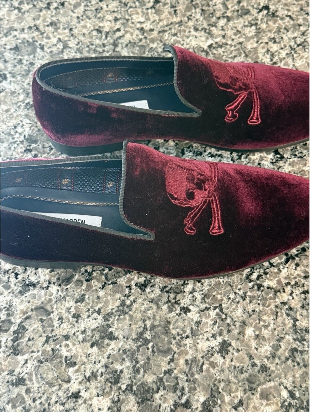 Steve Madden Mens 10.5 Burgundy Velvet Skull Crossbones Smoking Loafer Slippers - Picture 3 of 7